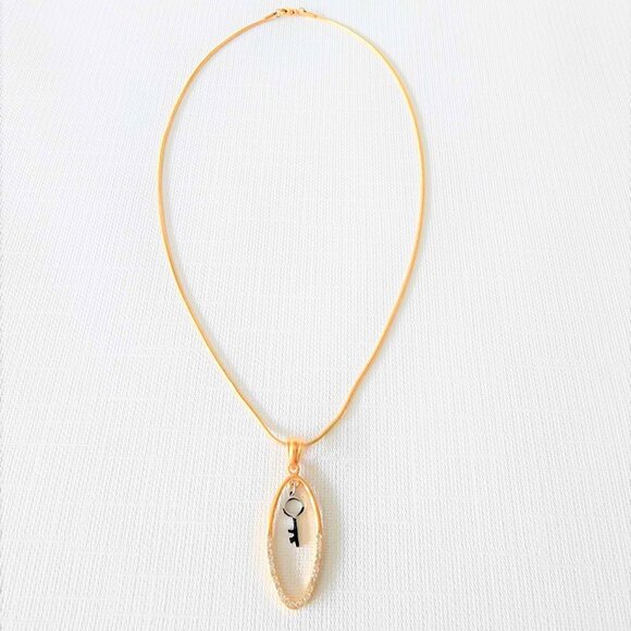 Skeleton key necklace & earring set - Picture 4 of 8